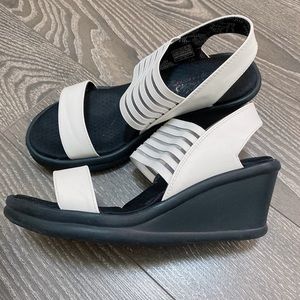 Skechers memory foam platform sandals US7